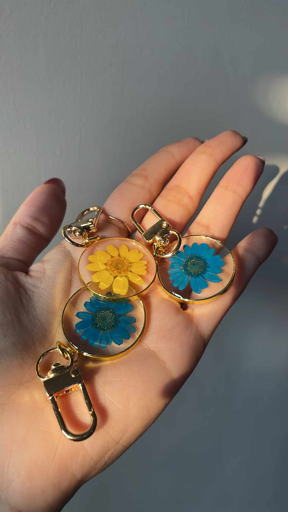 078245ED-3184-4EED-BB7C-75FFB85A6347-1.jpeg Forever Daisy Keychain - Image 1