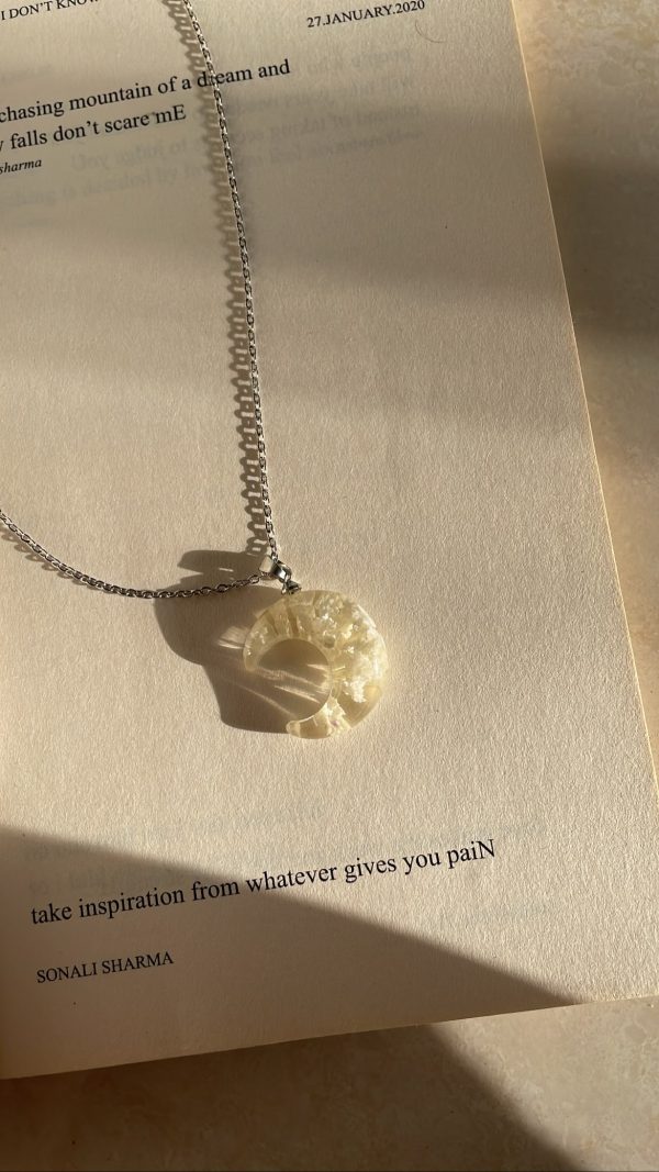 Seline: Glowing Moon - Image 2