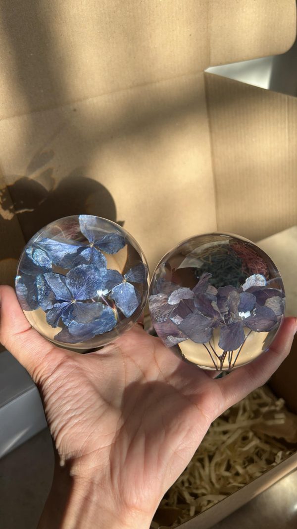 Hydrangea Paper Weight: Blue - Image 3