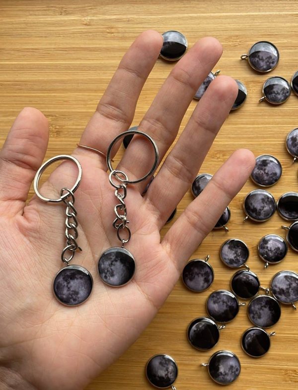 Moon keychain (customize your date) - Image 3