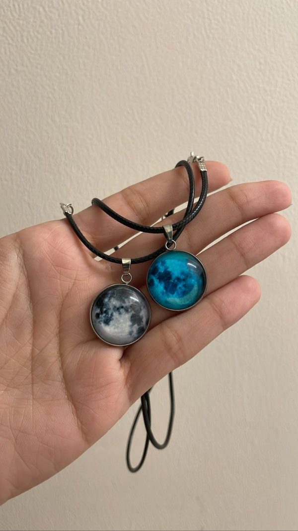 Moon necklace: Glows in the dark - Image 2