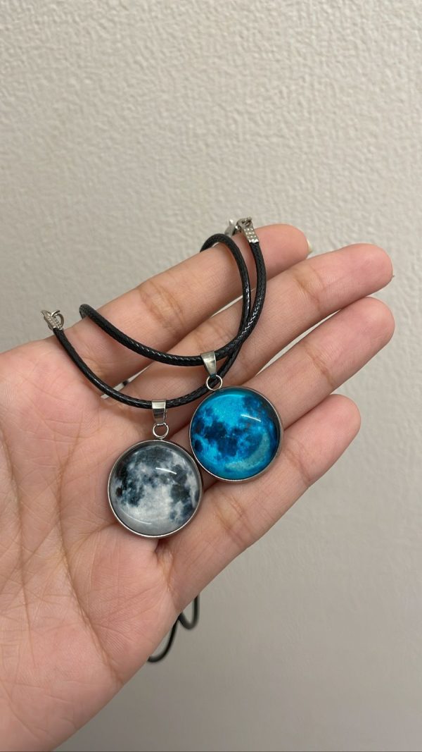 Moon necklace: Glows in the dark - Image 3