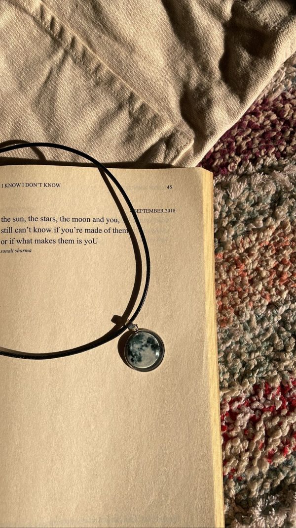 Moon necklace: Glows in the dark - Image 4