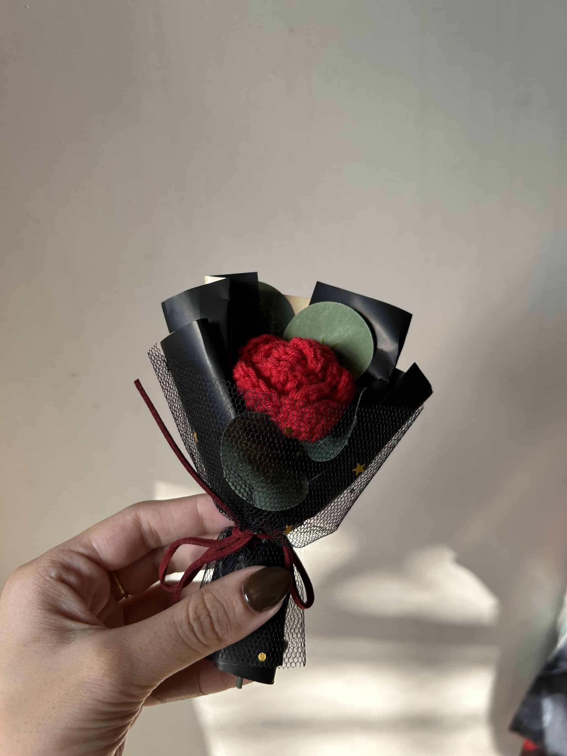 IMG_7190-scaled-2.jpg Mini Rose Bouquet - Image 1